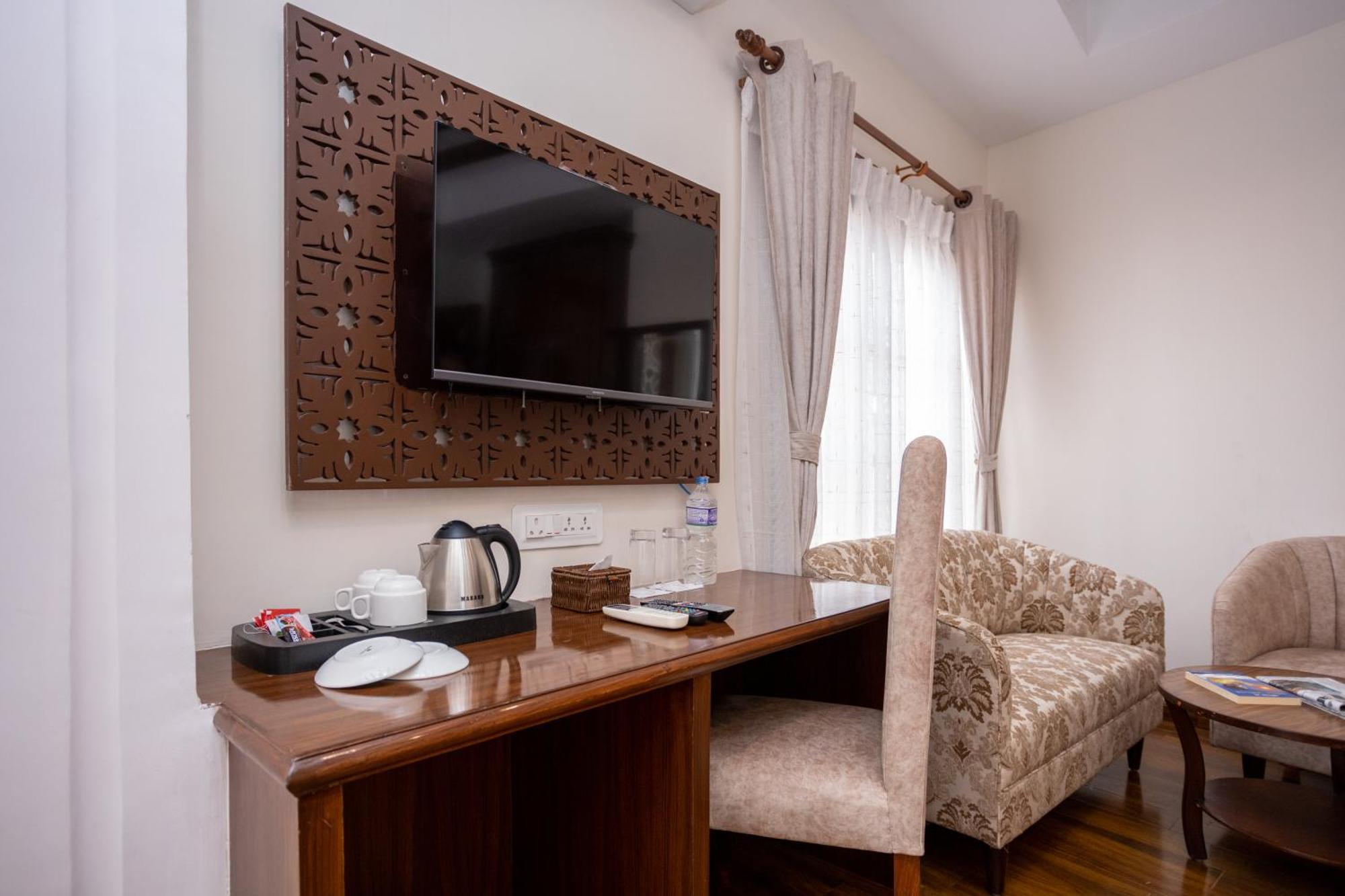 Airport Himalaya Boutique Hotel Kathmandu Esterno foto