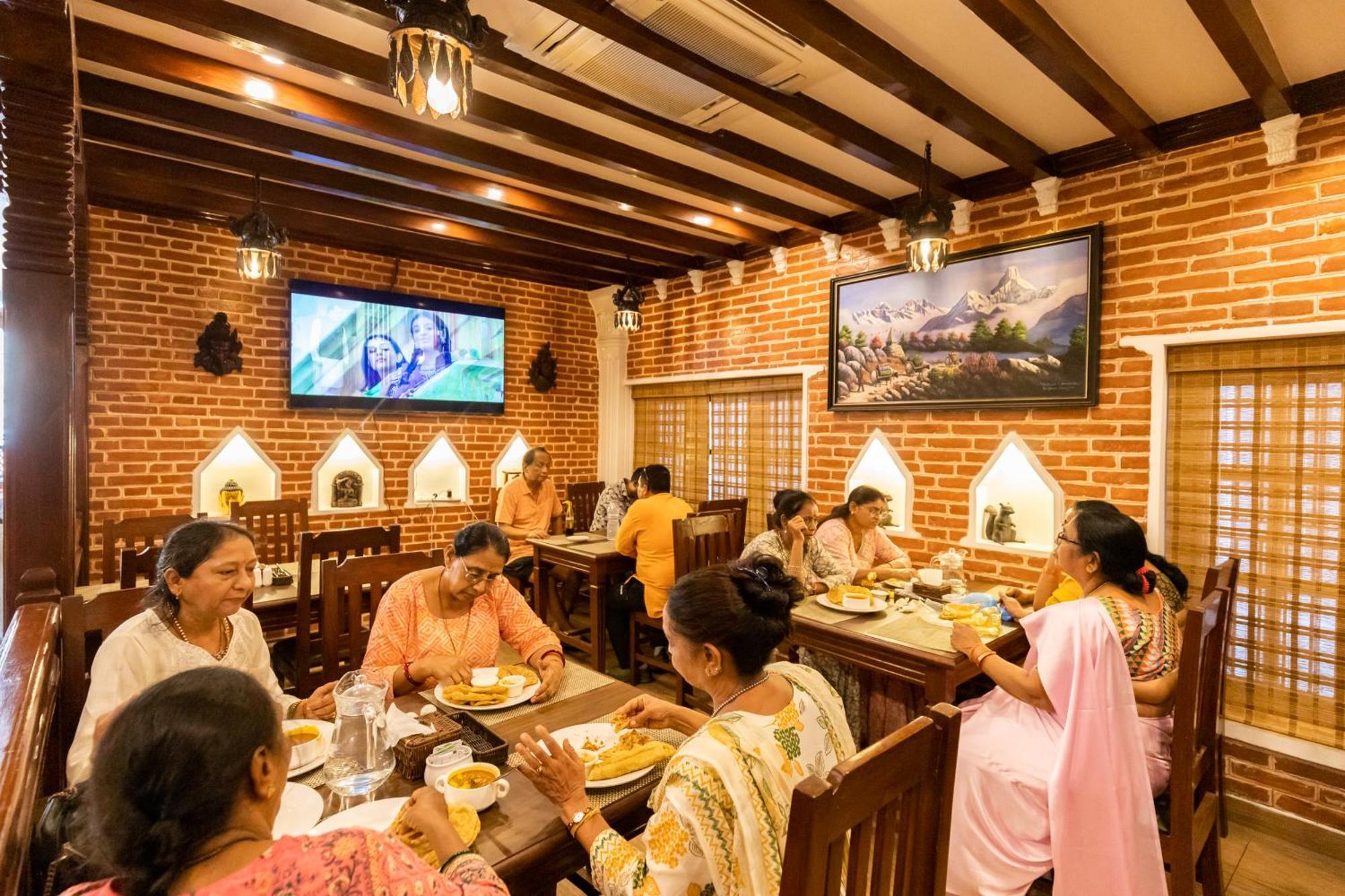 Airport Himalaya Boutique Hotel Kathmandu Esterno foto