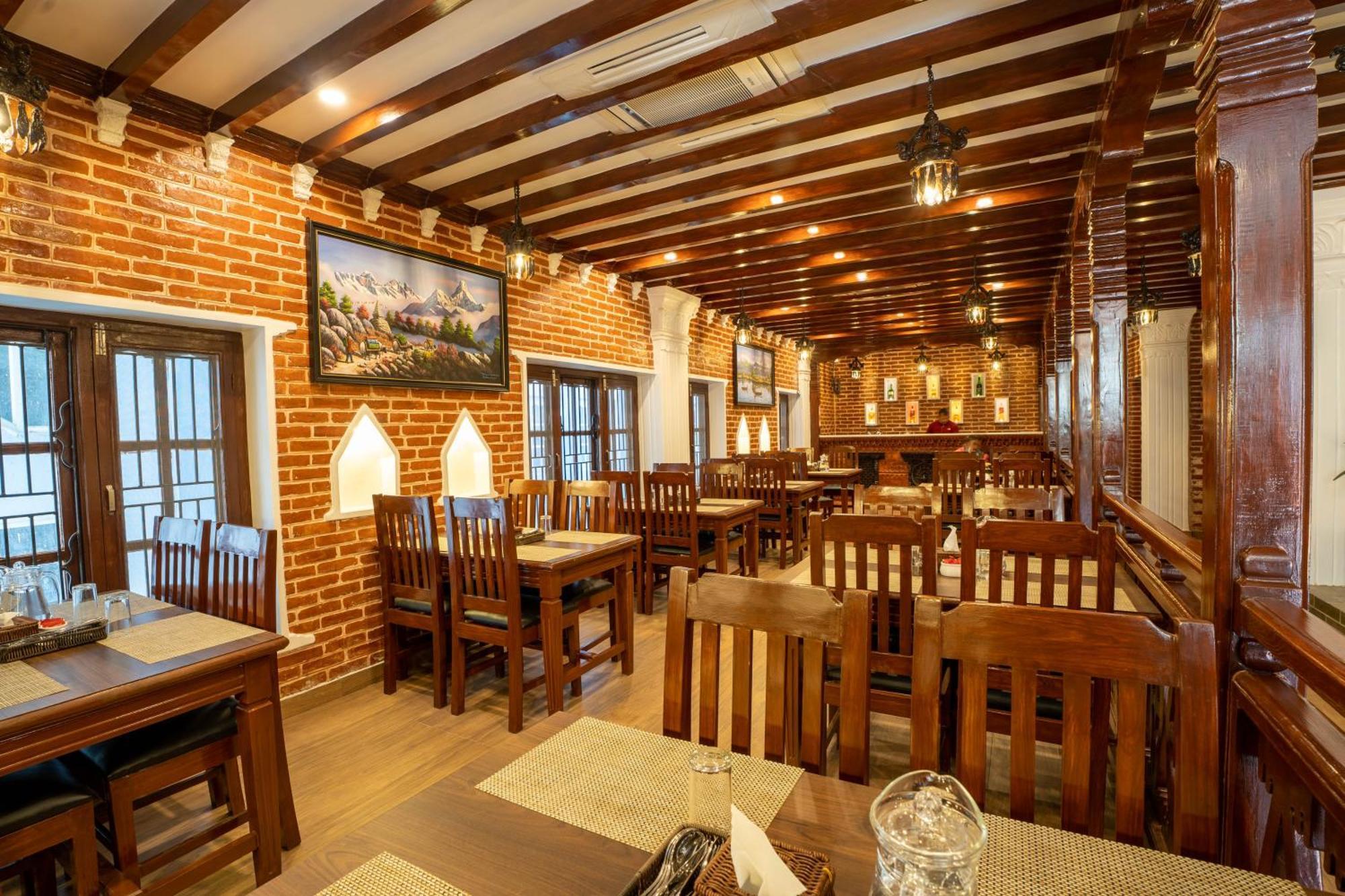Airport Himalaya Boutique Hotel Kathmandu Esterno foto